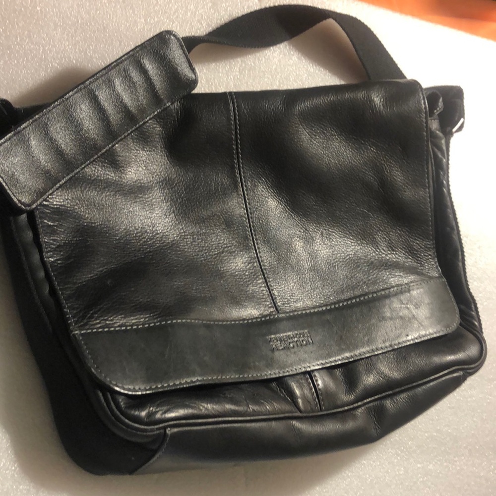 Kenneth Cole Reaction black laptop bag - Picture 1 of 13